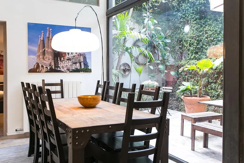 4 Rooms Barcelona Apartment