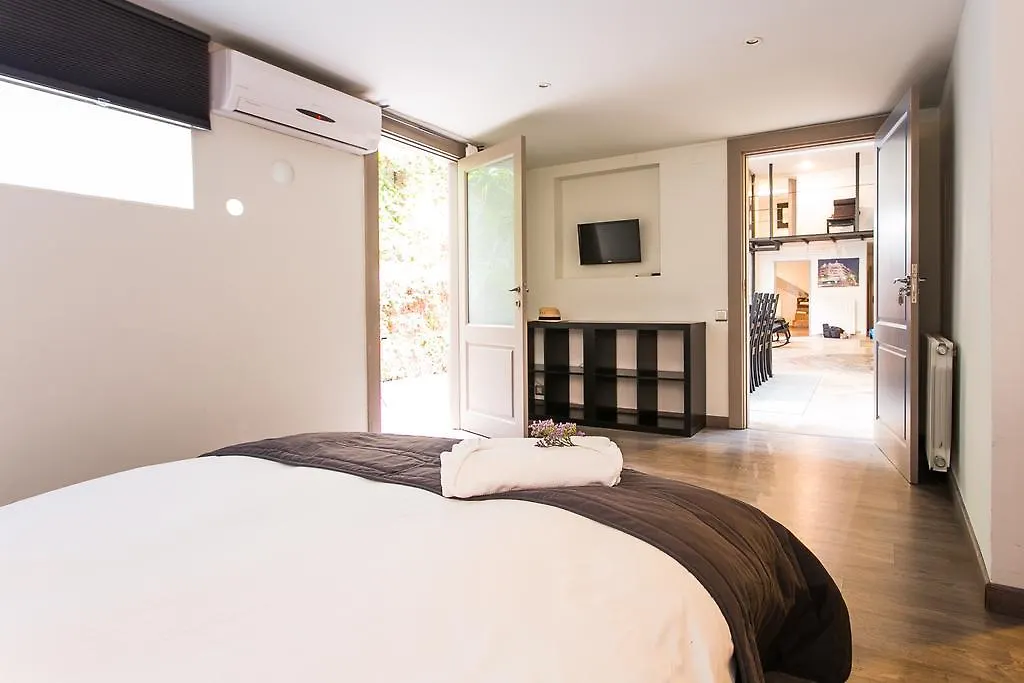 4 Rooms Barcelona Apartment